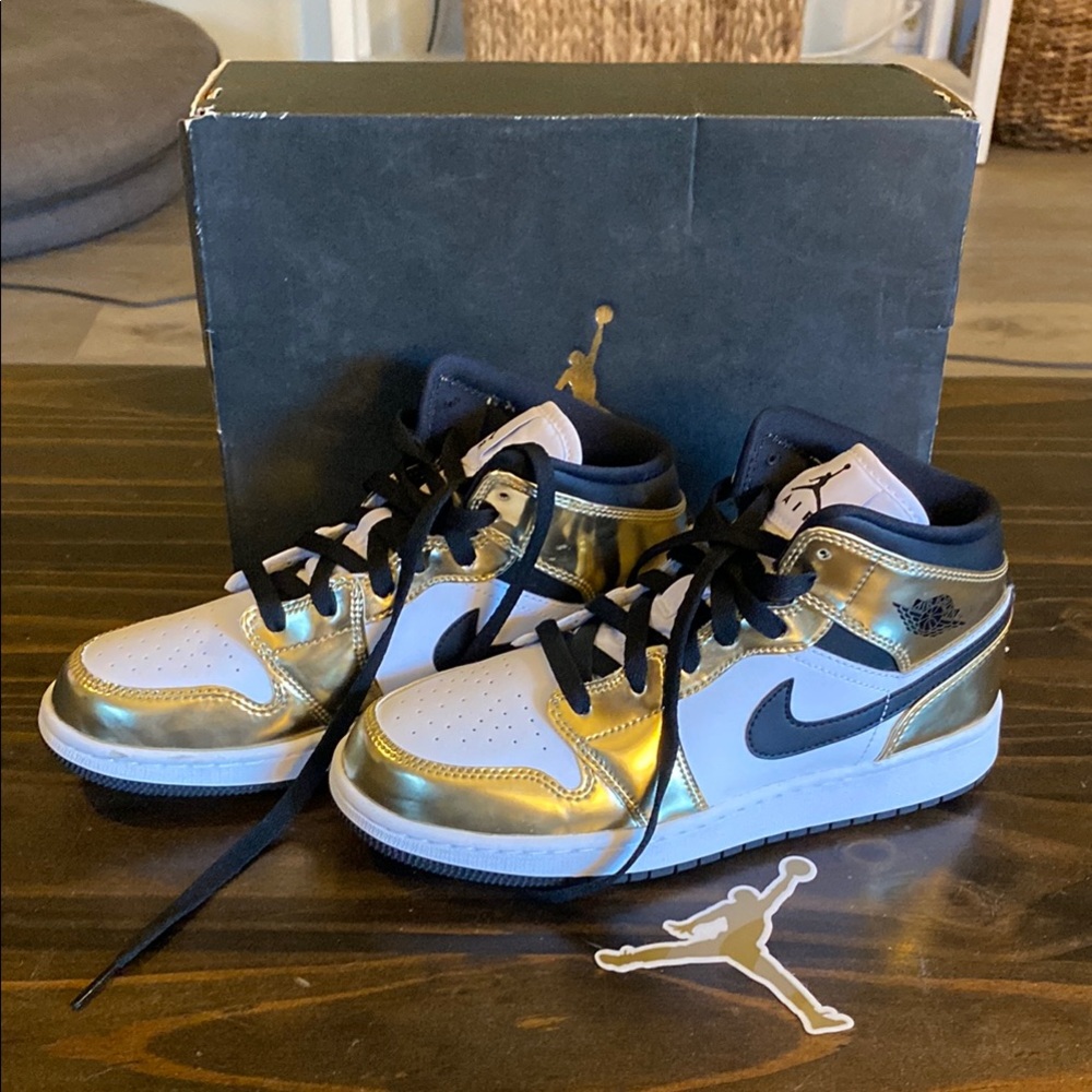 👟Air Jordan 1 MID SE (GS)